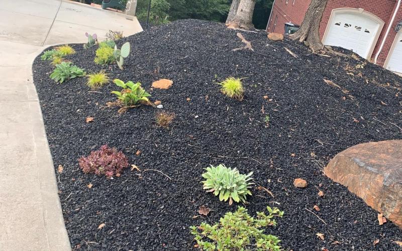 Black Rubber Mulch Landscaping