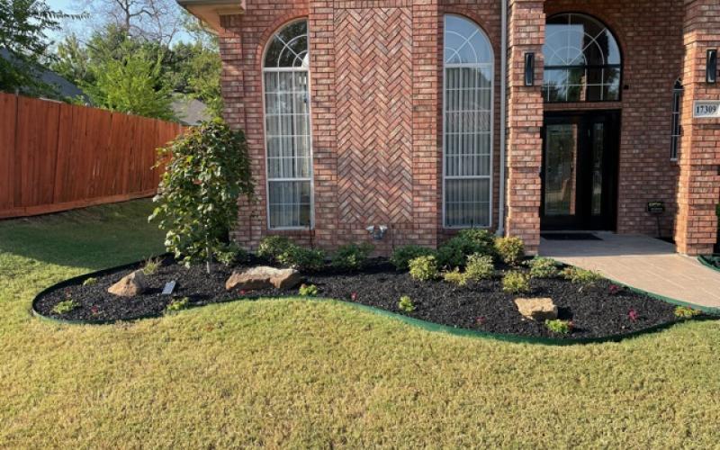 Black Rubber Mulch Landscaping